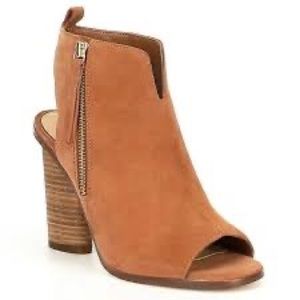 NWT Giani Bini booties